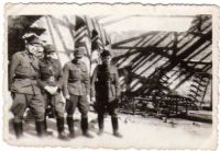 Zygmunt Worony (pierwszy z lewej) z gronem oficerw. Siedlce, 10.07.1945 r.
